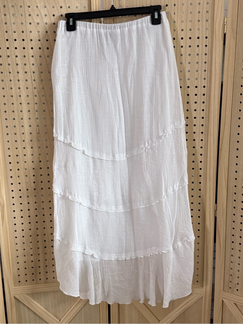 A. Byer Size M White Tiered High-Low Maxi Skirt - Picture 2 of 3